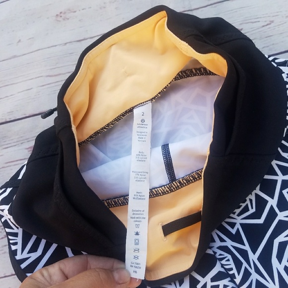 Lululemon Real Quick Crop in B/W Posey 2 - Picture 3 of 8